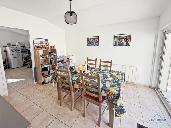 Dpt Gers (32), à vendre BARCELONNE DU GERS belle maison contemporaine T5 de 138 m² habitables en plain-pied + terrasses, piscine et garage sur 1694 m² de terrain, au calme