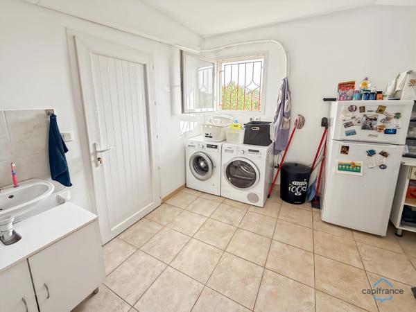 Dpt Gers (32), à vendre BARCELONNE DU GERS belle maison contemporaine T5 de 138 m² habitables en plain-pied + terrasses, piscine et garage sur 1694 m² de terrain, au calme