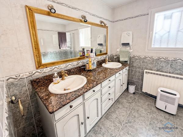 Dpt Gers (32), à vendre BARCELONNE DU GERS belle maison contemporaine T5 de 138 m² habitables en plain-pied + terrasses, piscine et garage sur 1694 m² de terrain, au calme