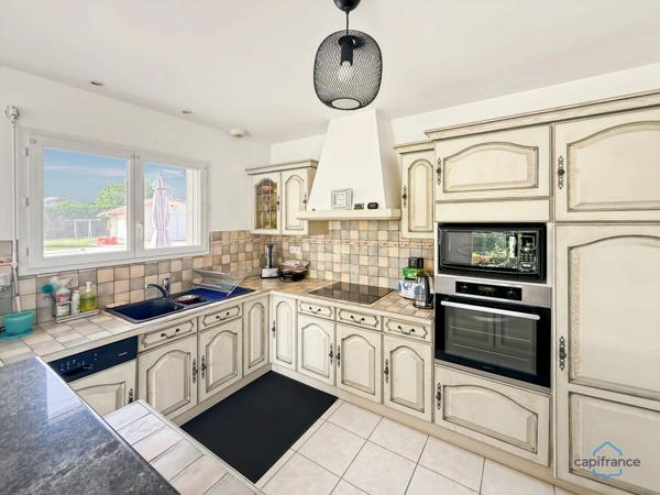 Dpt Gers (32), à vendre BARCELONNE DU GERS belle maison contemporaine T5 de 138 m² habitables en plain-pied + terrasses, piscine et garage sur 1694 m² de terrain, au calme
