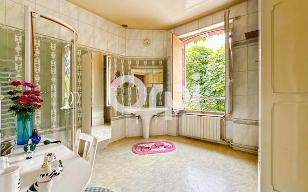 Maison à vendre    10 pièces •  Mantes-la-Jolie