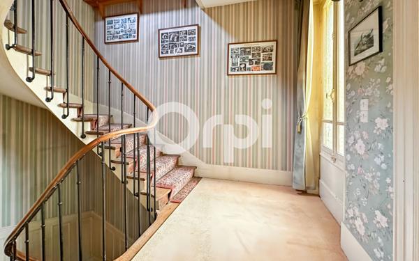 Maison à vendre    10 pièces •  Mantes-la-Jolie