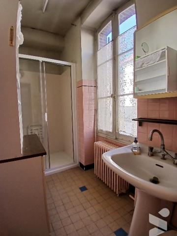 UNE MAISON D'HABITATION à fort potentiel