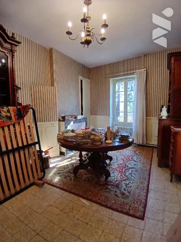 UNE MAISON D'HABITATION à fort potentiel