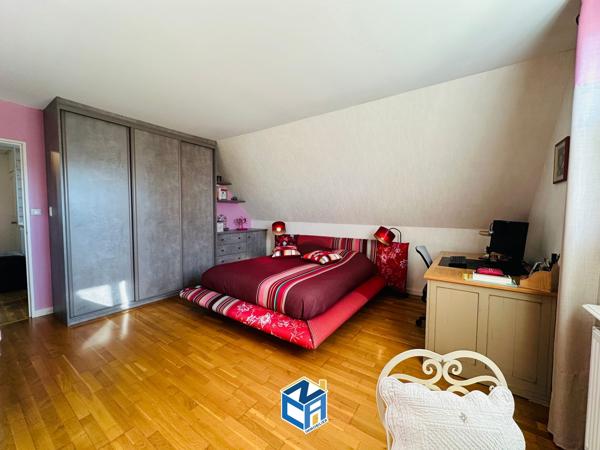 Maison 172m2 avec 4 chambres, garage et terrain 1124m2