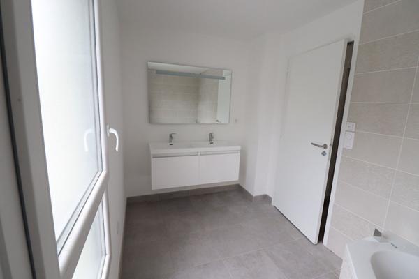 49100 ANGERS APPARTEMENT T2 - GRAND BALCON - PLACE DE PARKING