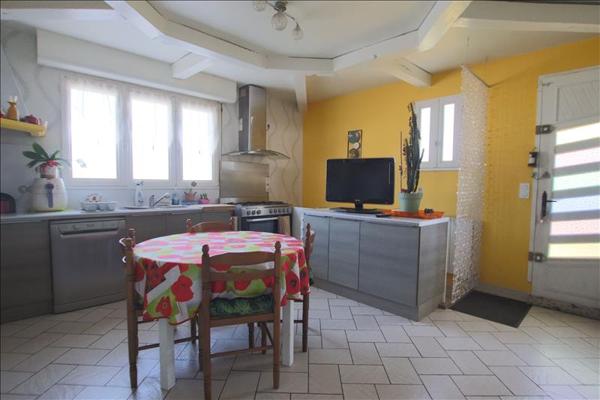 Maison à vendre |  Camors |  7 pièces | 234 m²