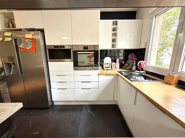 Appartement T3 Villeurbanne Charpennes, 65 m2, balcon, rénové, cuisine équipée, possibilité stationnement