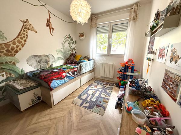 Appartement T3 Villeurbanne Charpennes, 65 m2, balcon, rénové, cuisine équipée, possibilité stationnement