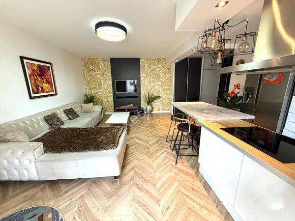 Appartement T3 Villeurbanne Charpennes, 65 m2, balcon, rénové, cuisine équipée, possibilité stationnement
