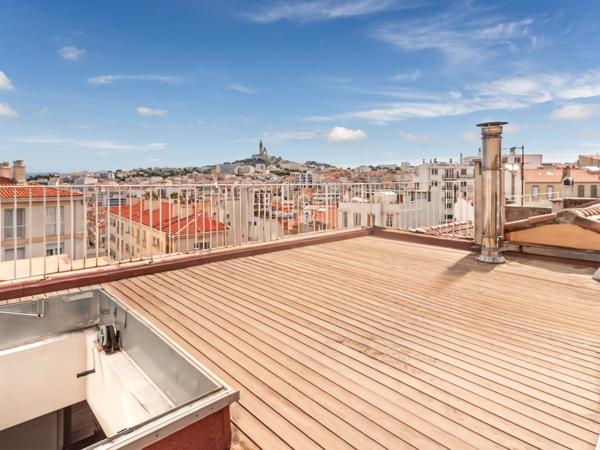 Marseille (13007) // Maison avec terrasses, cour, atelier et studio indépendant – Vue imprenable sur la Bonne Mère//