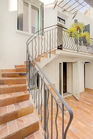 Marseille (13007) // Maison avec terrasses, cour, atelier et studio indépendant – Vue imprenable sur la Bonne Mère//