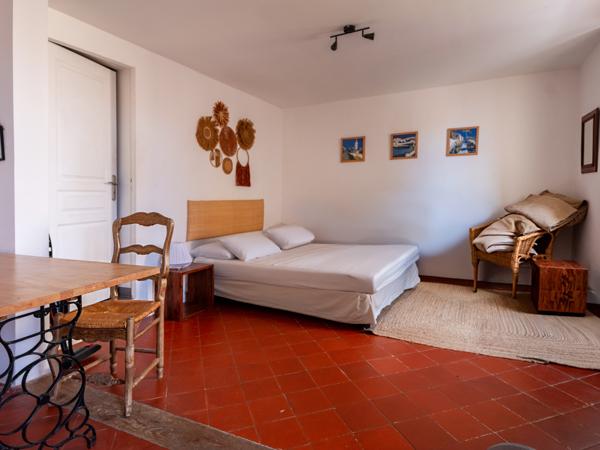 Marseille (13007) // Maison avec terrasses, cour, atelier et studio indépendant – Vue imprenable sur la Bonne Mère//