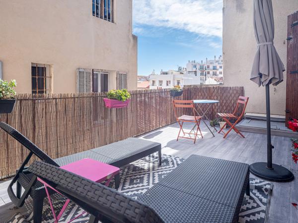 Marseille (13007) // Maison avec terrasses, cour, atelier et studio indépendant – Vue imprenable sur la Bonne Mère//