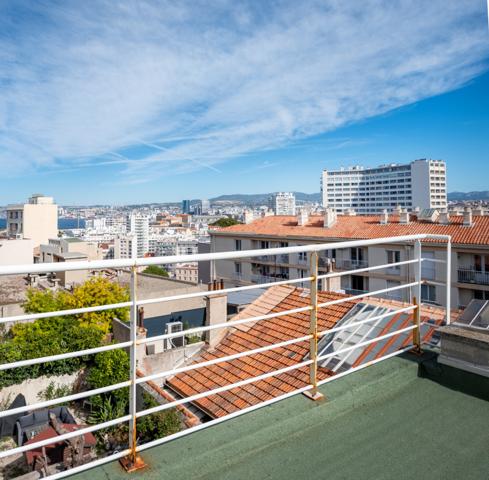 Marseille (13007) // Maison avec terrasses, cour, atelier et studio indépendant – Vue imprenable sur la Bonne Mère//