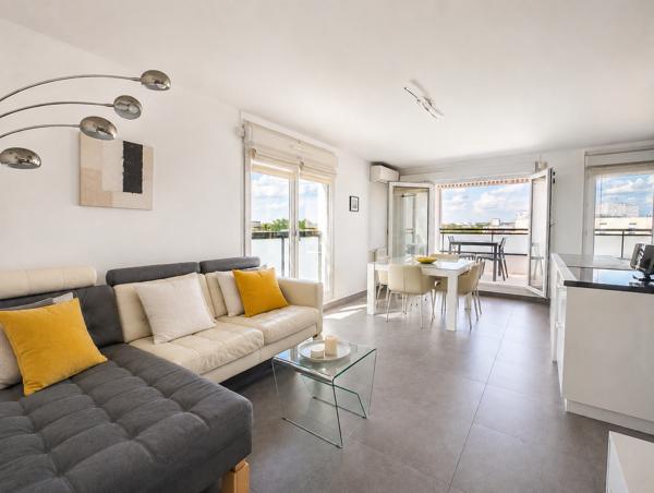 Appartement
         3 pièces
        - 75 m² Exclusivité 374 000 € *