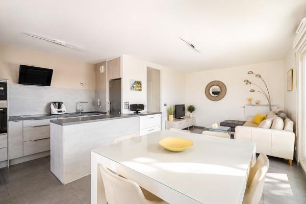 Appartement
         3 pièces
        - 75 m² Exclusivité 374 000 € *