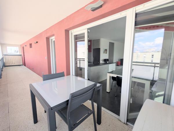 Appartement
         3 pièces
        - 75 m² Exclusivité 374 000 € *