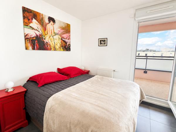 Appartement
         3 pièces
        - 75 m² Exclusivité 374 000 € *