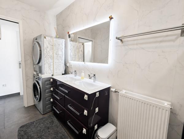 Appartement
         3 pièces
        - 75 m² Exclusivité 374 000 € *