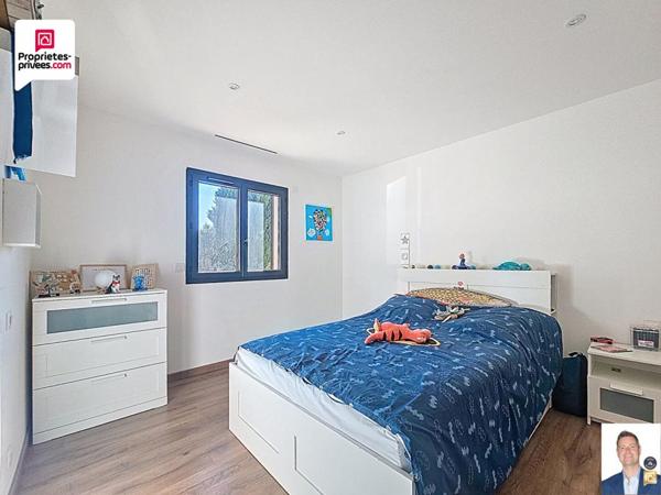 VILLA CONTEMPORAI?NE RECENTE D'ENVIRON 140 M2 AVEC PISCINE, GARAGE et TERRAIN PAYSAGER DE 1700 M2