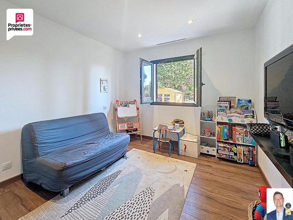 VILLA CONTEMPORAI?NE RECENTE D'ENVIRON 140 M2 AVEC PISCINE, GARAGE et TERRAIN PAYSAGER DE 1700 M2