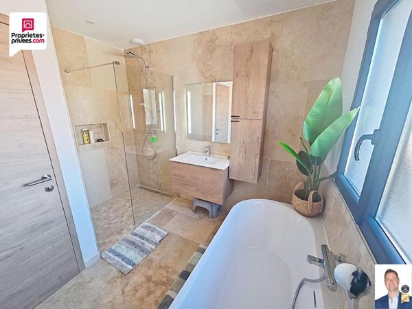 VILLA CONTEMPORAI?NE RECENTE D'ENVIRON 140 M2 AVEC PISCINE, GARAGE et TERRAIN PAYSAGER DE 1700 M2