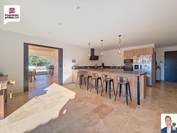 VILLA CONTEMPORAI?NE RECENTE D'ENVIRON 140 M2 AVEC PISCINE, GARAGE et TERRAIN PAYSAGER DE 1700 M2