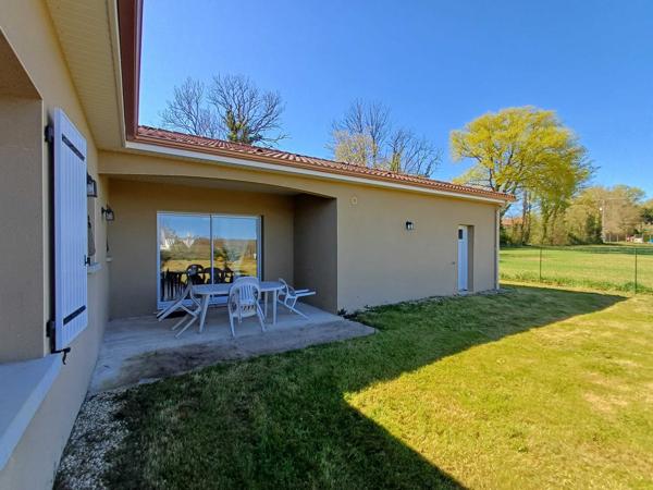 MAISON DE PLAIN PIED - PROCHE DES COMMERCES - ENVIRONNEMENT CALME