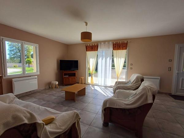 MAISON DE PLAIN PIED - PROCHE DES COMMERCES - ENVIRONNEMENT CALME