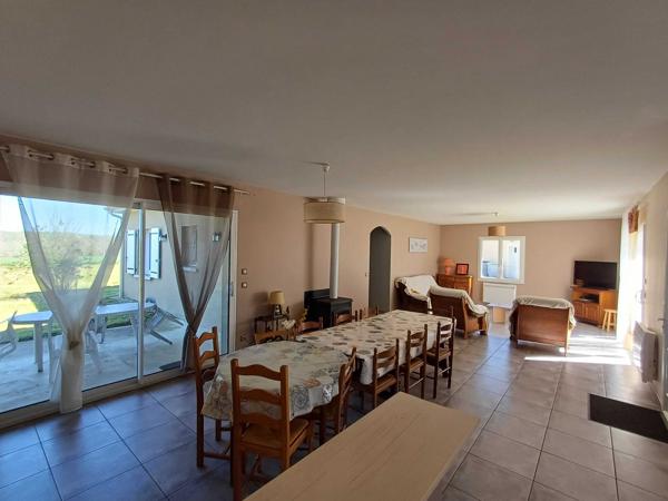 MAISON DE PLAIN PIED - PROCHE DES COMMERCES - ENVIRONNEMENT CALME