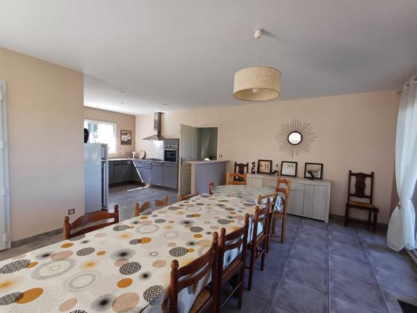 MAISON DE PLAIN PIED - PROCHE DES COMMERCES - ENVIRONNEMENT CALME