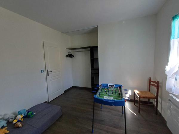 MAISON DE PLAIN PIED - PROCHE DES COMMERCES - ENVIRONNEMENT CALME