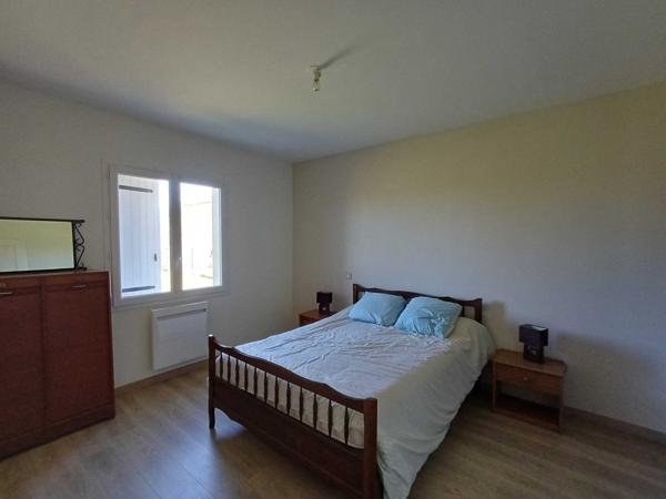 MAISON DE PLAIN PIED - PROCHE DES COMMERCES - ENVIRONNEMENT CALME