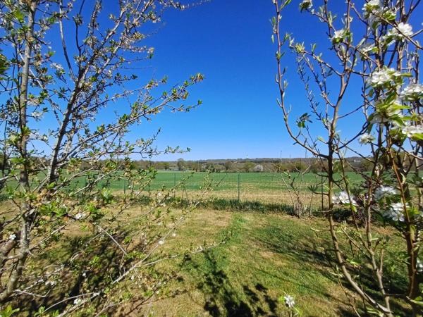 MAISON DE PLAIN PIED - PROCHE DES COMMERCES - ENVIRONNEMENT CALME