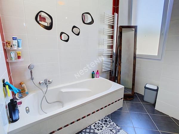 Charmante ancienne grange rénovée avec piscine à Vendre à Gesté