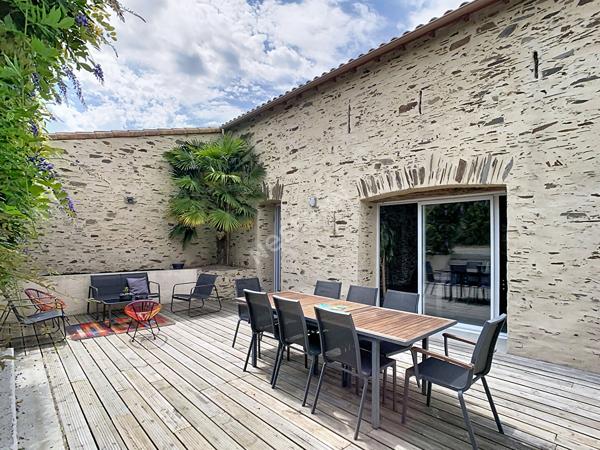 Charmante ancienne grange rénovée avec piscine à Vendre à Gesté