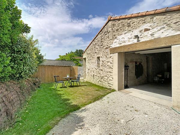 Charmante ancienne grange rénovée avec piscine à Vendre à Gesté