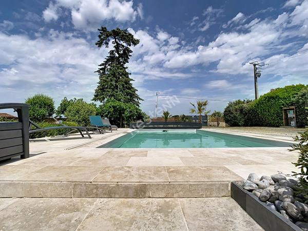 Charmante ancienne grange rénovée avec piscine à Vendre à Gesté
