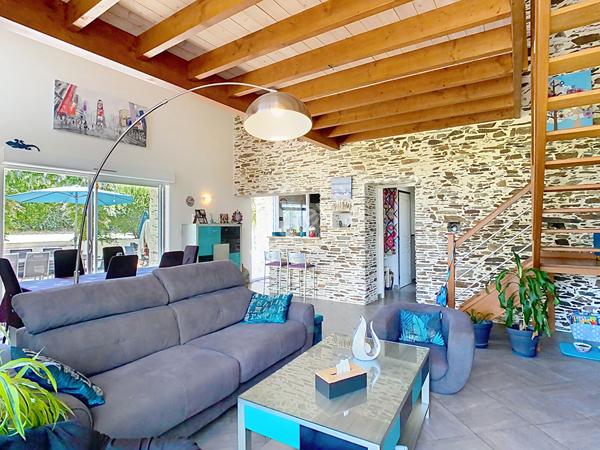 Charmante ancienne grange rénovée avec piscine à Vendre à Gesté