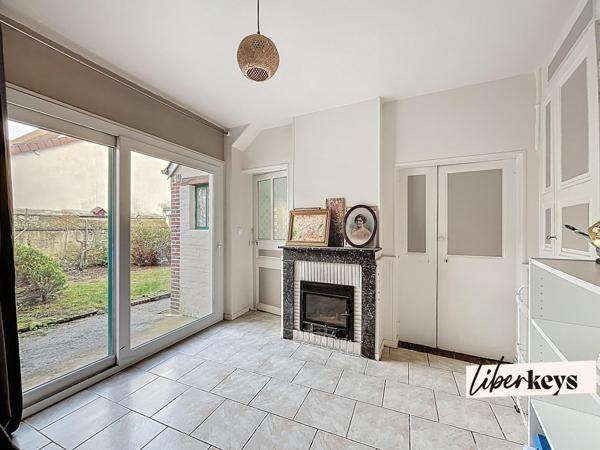 Maison de ville 3 chambres de 135 m² avec jardin, bureau et grenier. 