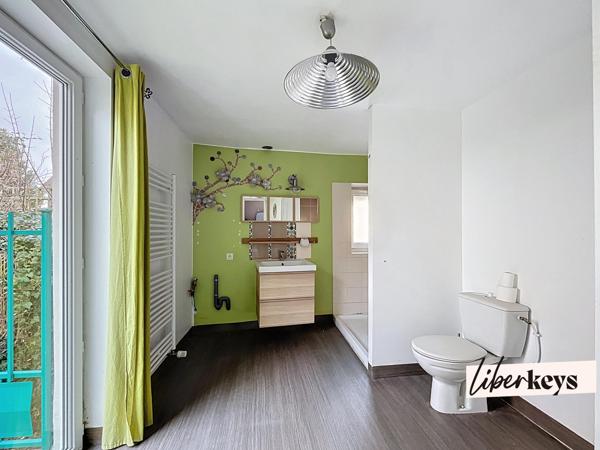 Maison de ville 3 chambres de 135 m² avec jardin, bureau et grenier. 