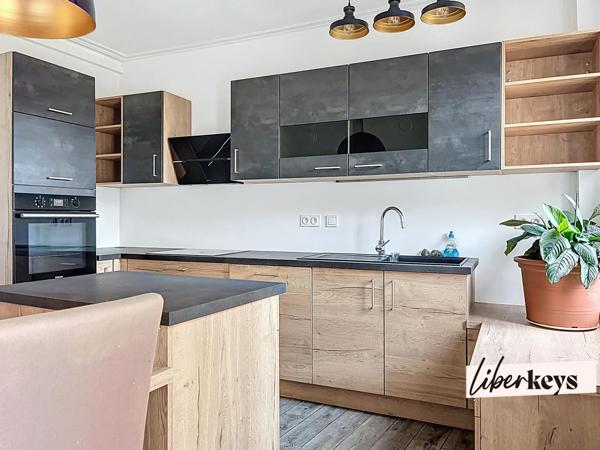 Maison de ville 3 chambres de 135 m² avec jardin, bureau et grenier. 