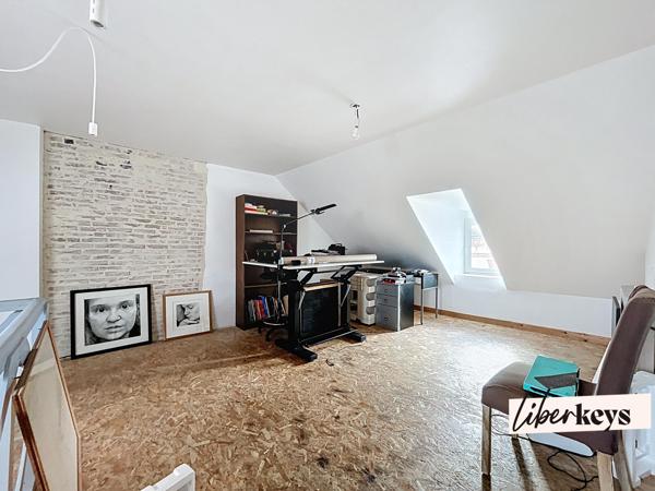 Maison de ville 3 chambres de 135 m² avec jardin, bureau et grenier. 