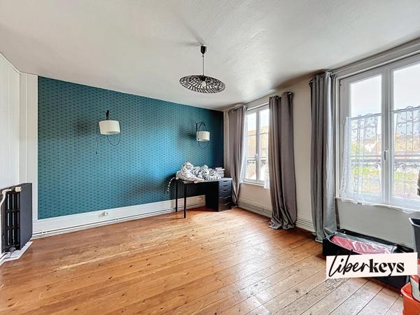 Maison de ville 3 chambres de 135 m² avec jardin, bureau et grenier. 