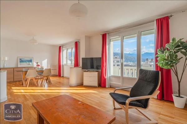 Appartement à louer 2 pièces 76m²