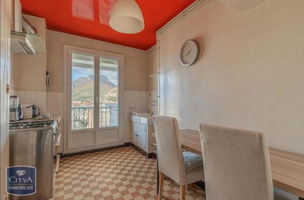 Appartement à louer 2 pièces 76m²