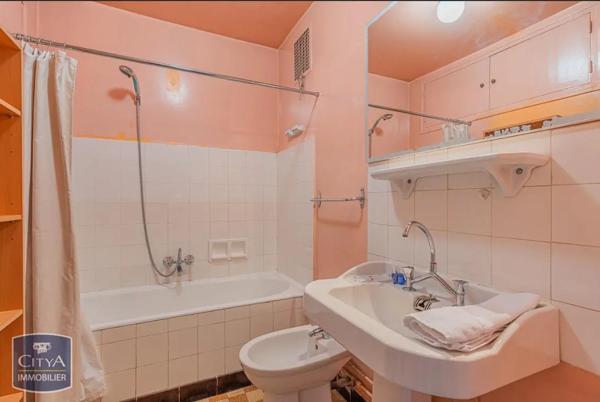 Appartement à louer 2 pièces 76m²