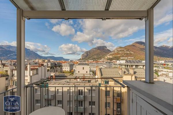 Appartement à louer 2 pièces 76m²