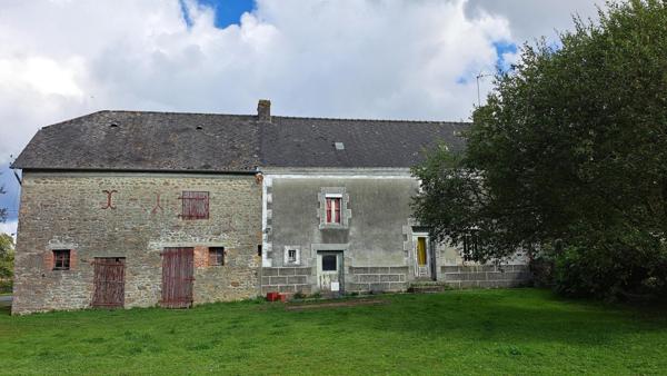 CORPS DE FERME à rénover  sur terrain 1900m²